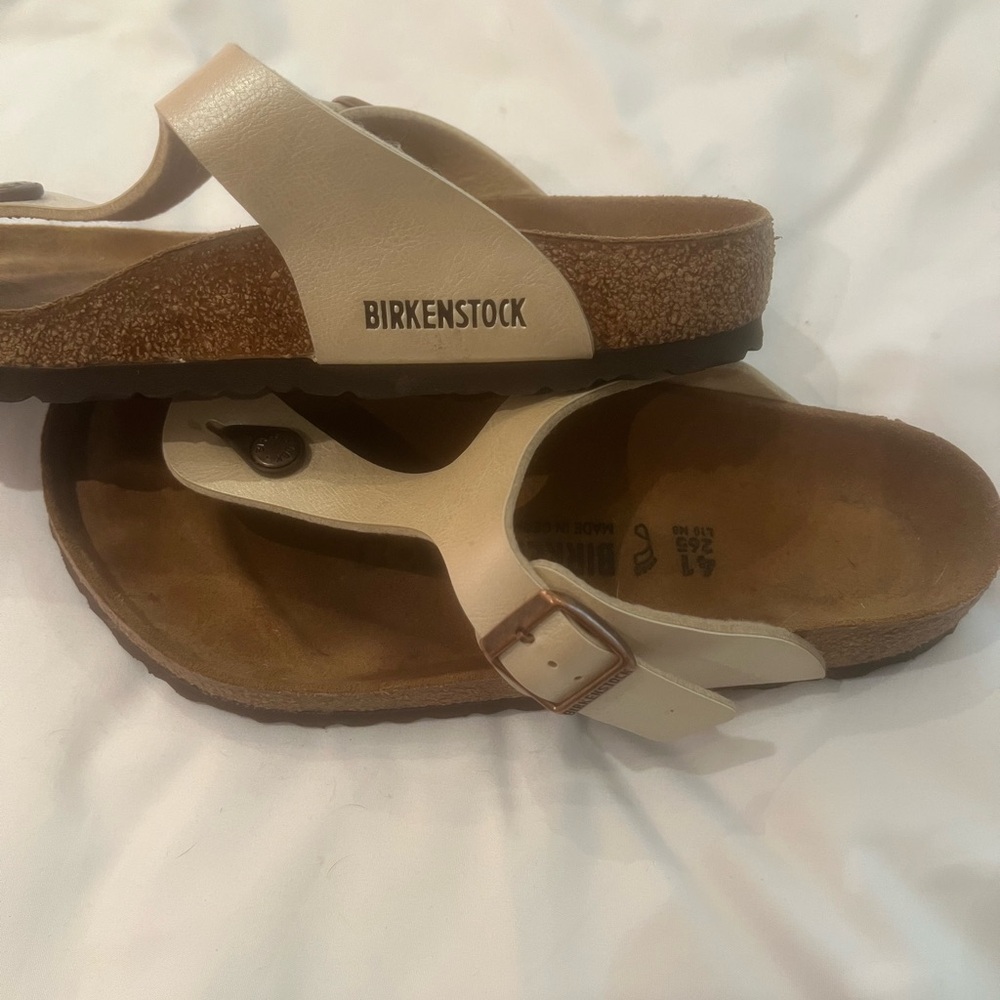 Birkenstock Gizeh Gold Sandals Size 10/41 - Picture 2 of 5